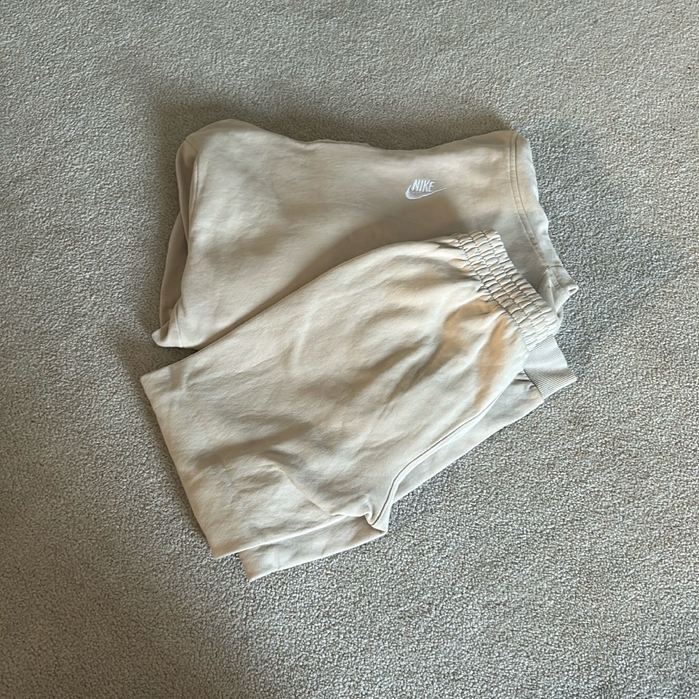 boys nike sweat set 
- hoodie size XL
- sweatpants size L